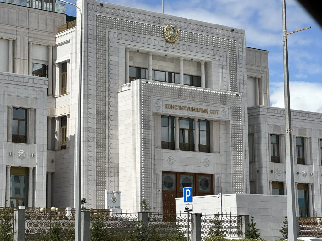 Конституционный суд разъяснил правила ареста имущества без заседания и защиту прав сособственников